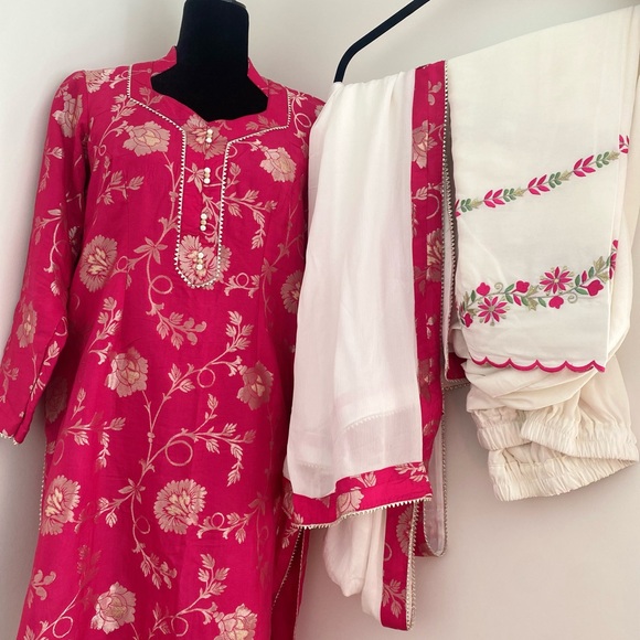 Punjabi silk suit - Picture 2 of 4